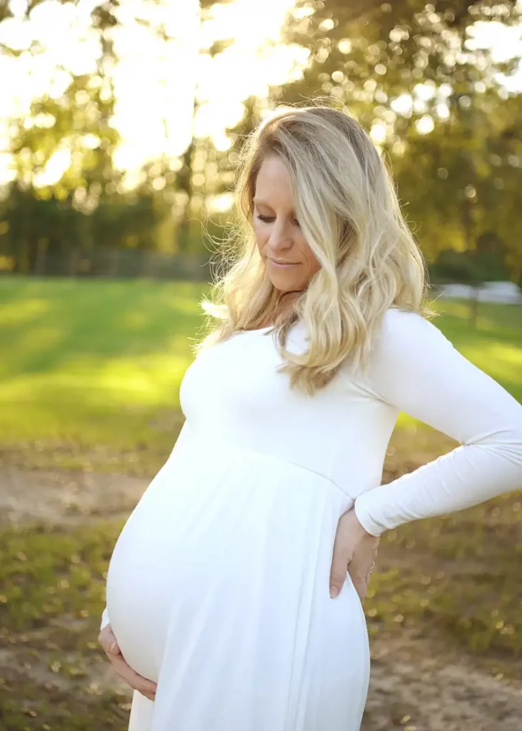 melanie harrell maternity photography pregnant lady white dress